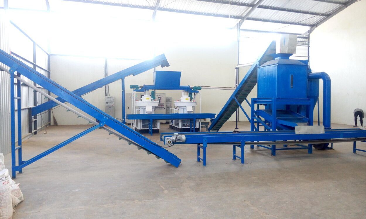 Máy trộn thức ăn cho gà dọc